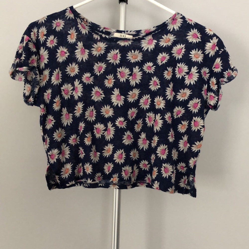 Forever 21 Daisy Crop Top Size Small
